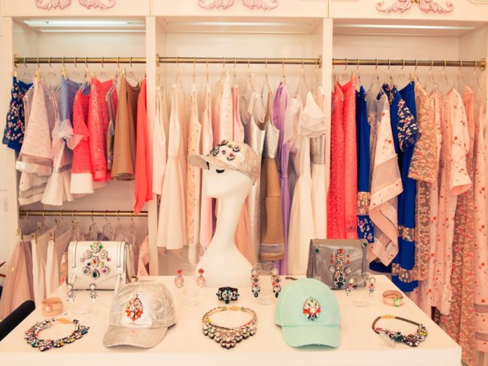 What to buy in Dubai? — 23 best things to buy in Dubai & best gifts