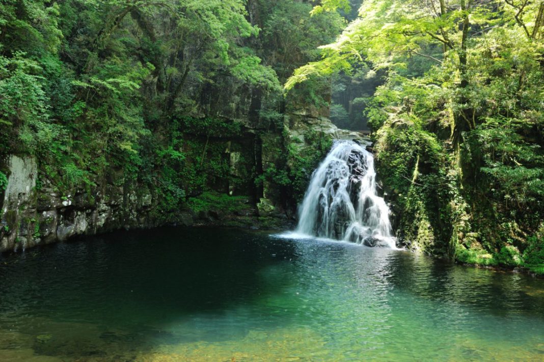 Japanese waterfall — Top 10 most beautiful waterfalls in Japan in ...