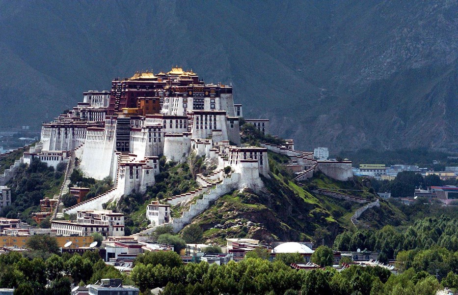 Visiting Potala Palace — Tibet's highest religious wonder - Living + Nomads  – Travel tips, Guides, News & Information!
