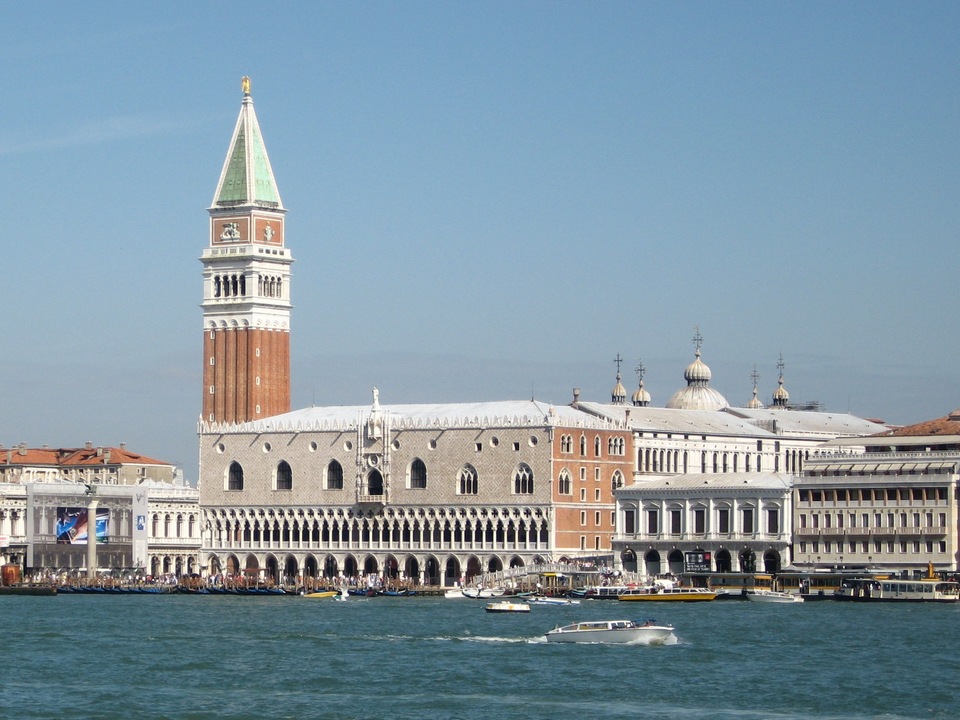 Campanile_and_Palazzo_Ducale_in_Venice