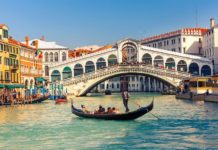 rialto bridge Gondola-near-the-Rialto-Bridge-Venice-Italy
