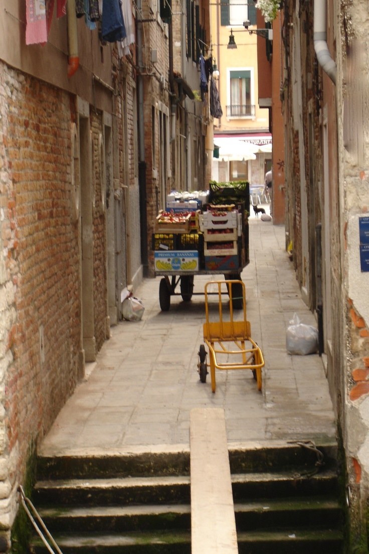 venice narrow street