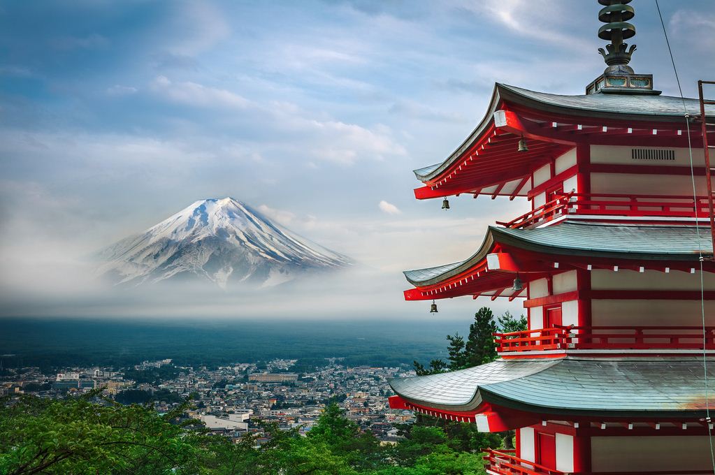Japan Fuji mount seen from Chureito pagoda. Credit: Japanese culture traditions blog.