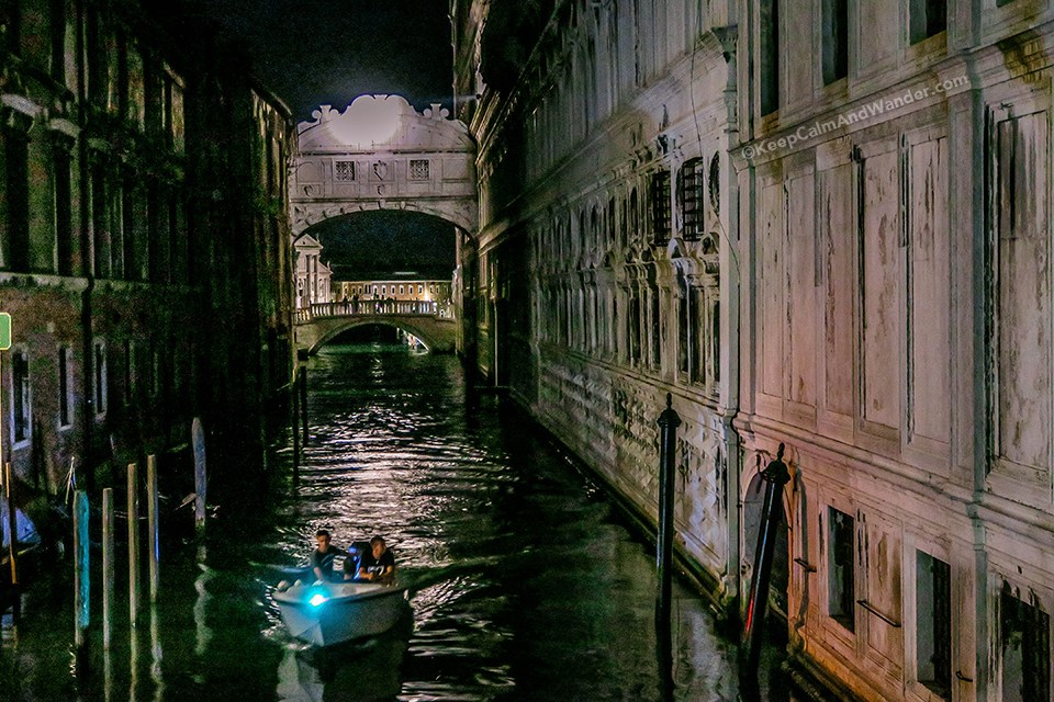 Bridge-of-Sighs-Venice-Italy-Photo-13