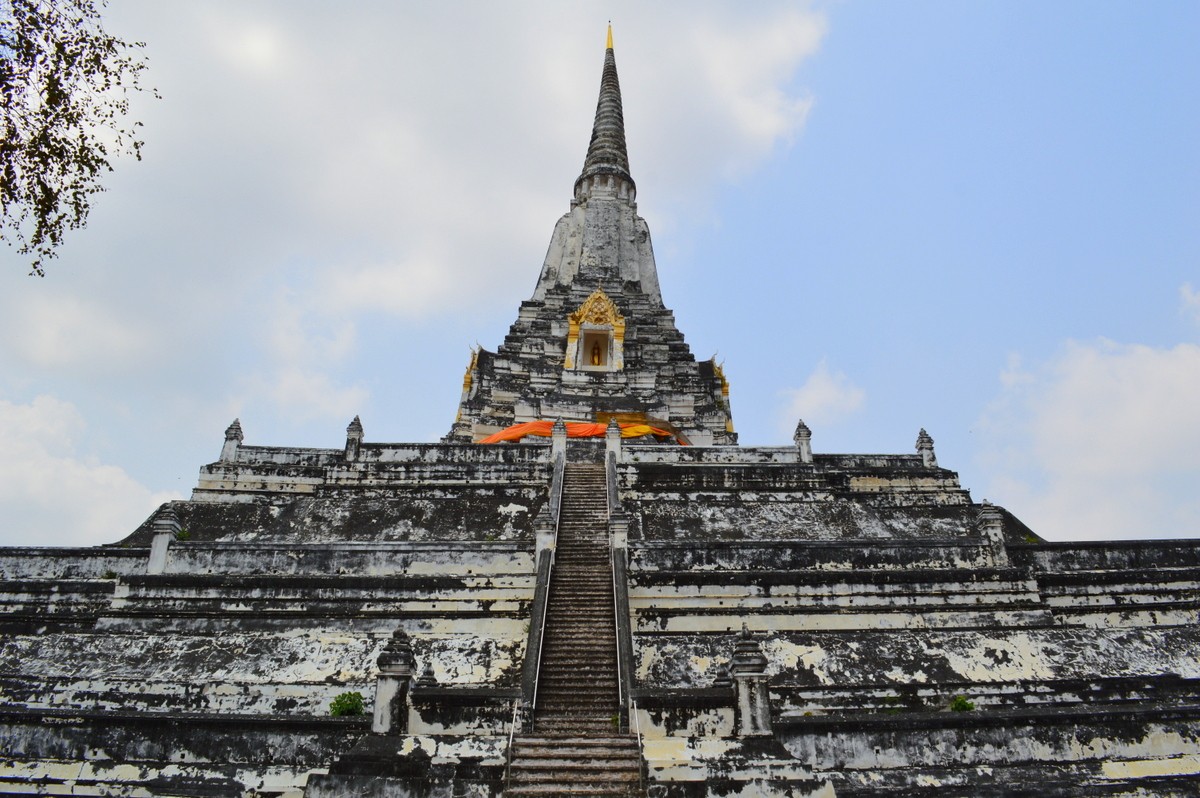 Wat-Phanan-Choeng-temples-Thailand