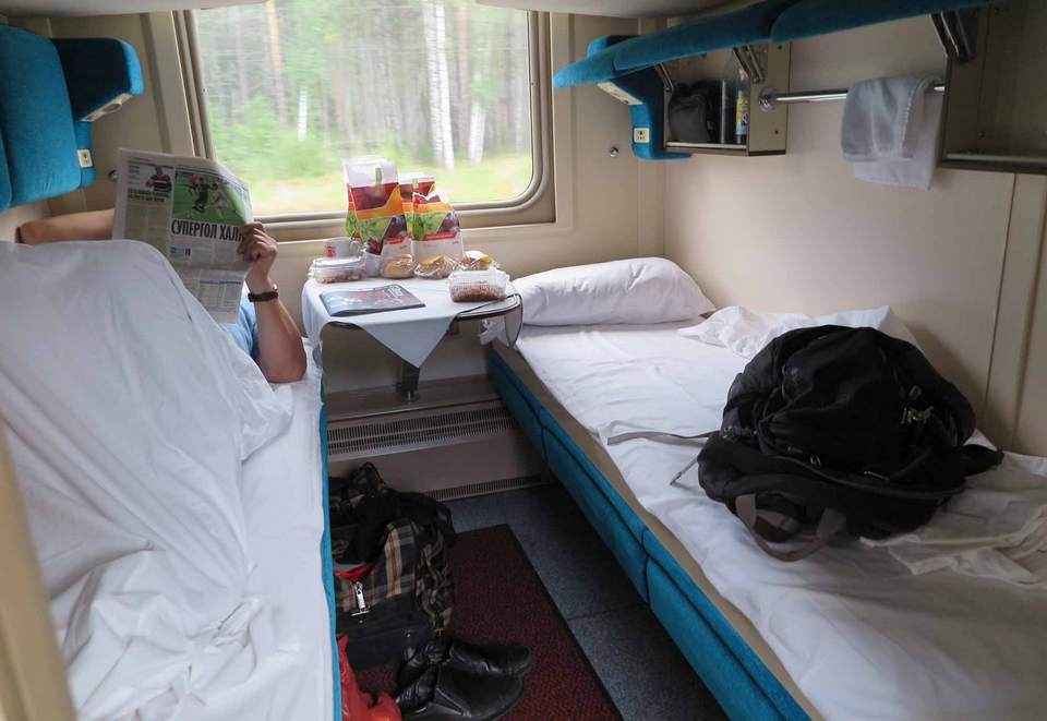 russia-trans-siberian-railway-cabin
