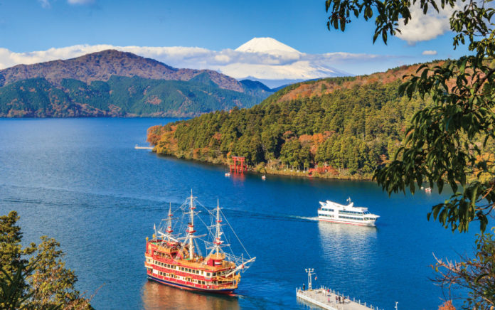 Explore Lake Ashinoko — One of the most beautiful lakes in Japan ...