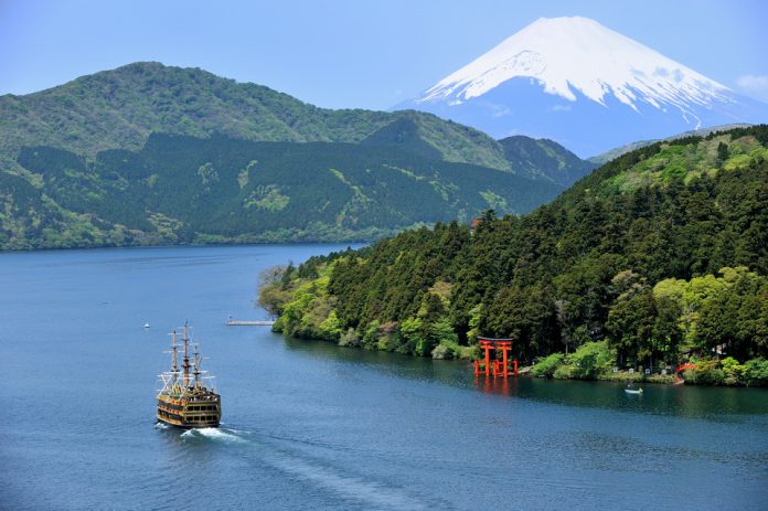 Mt._Fuji_and_Hakone_Day_Tour_from_Tokyo_Including_Lake_Ashi_Cruise