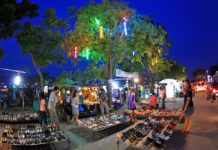 Enjoy-shopping-at-Phukets-most-famous-night-market4