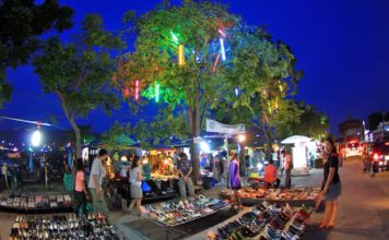 Enjoy-shopping-at-Phukets-most-famous-night-market4