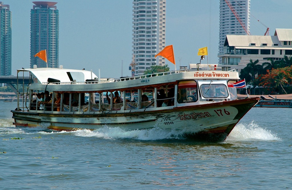 chao phraya tourist boat review getting around bangkok by boat