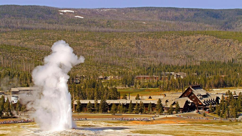 Visit Yellowstone - the first national forest in the world11
