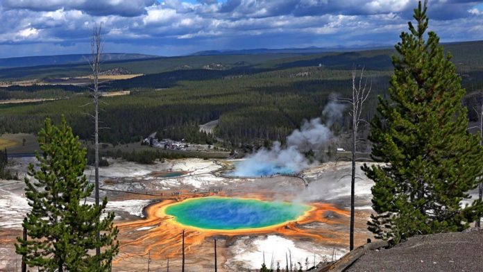 Visit Yellowstone - the first national forest in the world2