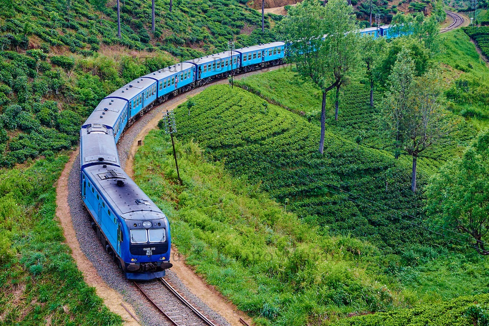 nuwara-eliya sri lanka train ride