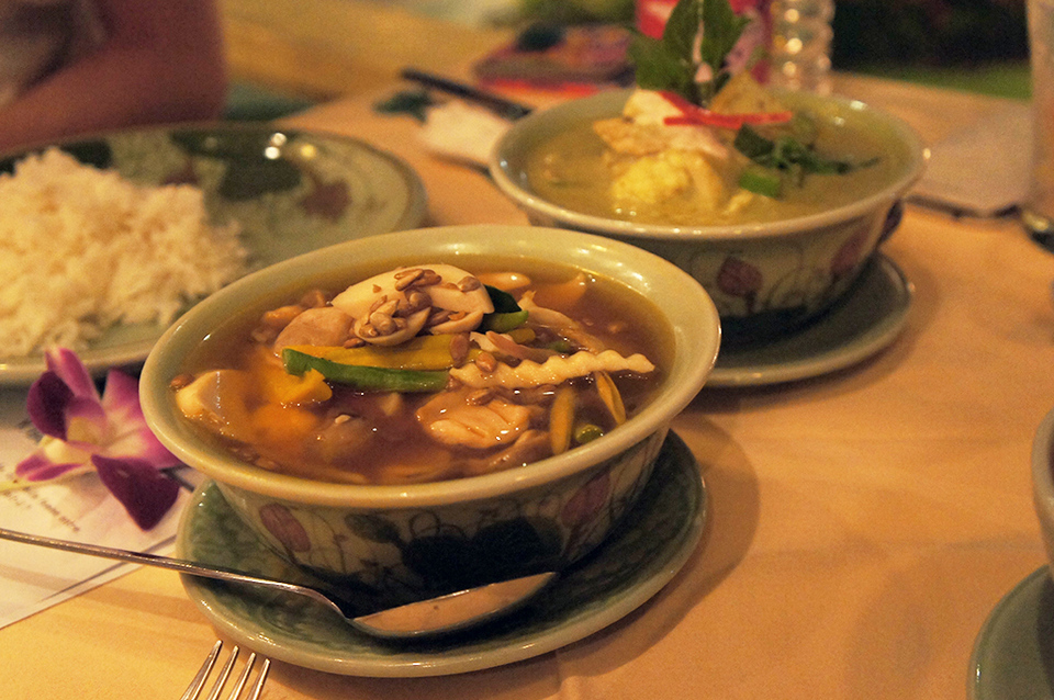 Whole Earth-restaurant-chiangmai-thailand2 chiang mai night bazaar restaurants what to eat at chiang mai night bazaar