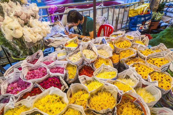 Best markets in Bangkok — Top 8 best shopping markets in Bangkok ...