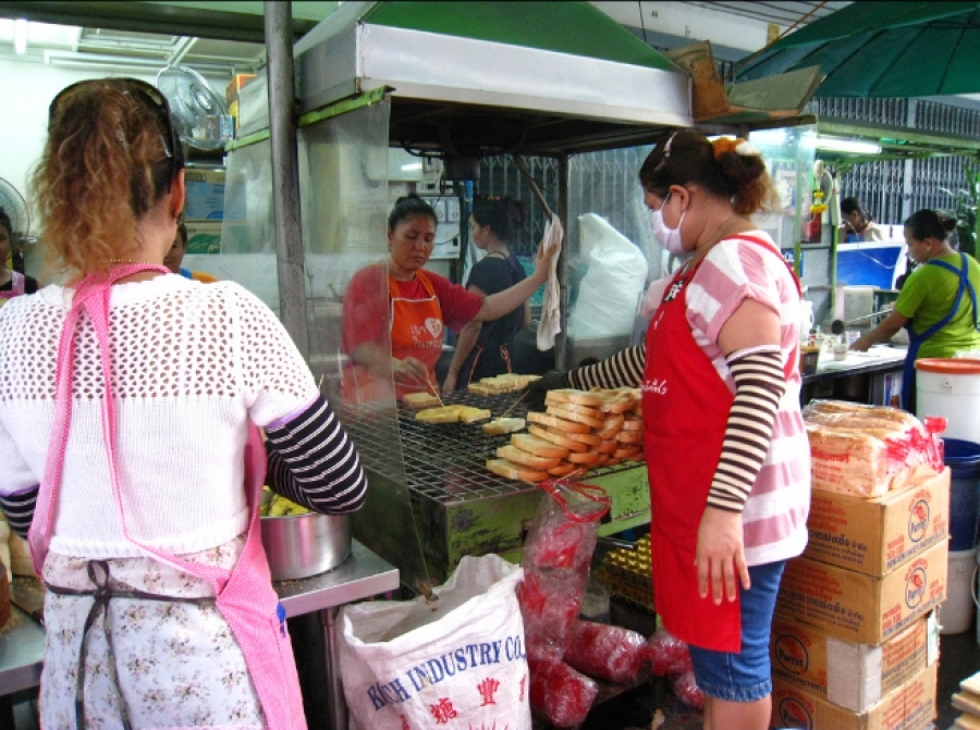 klong-thom-market-bangkok-tours5