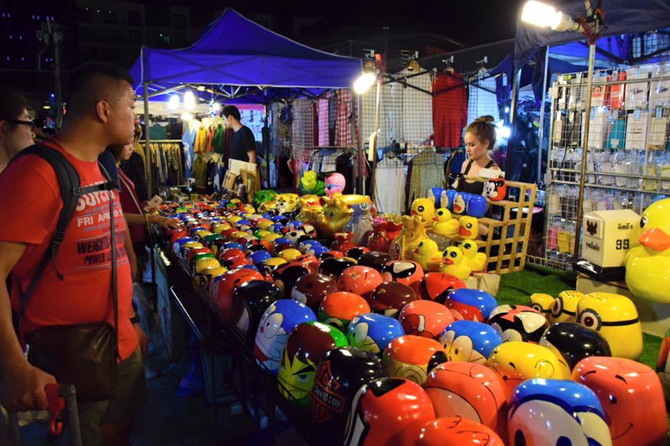 rot-fai-rachada-night market-bangkok3