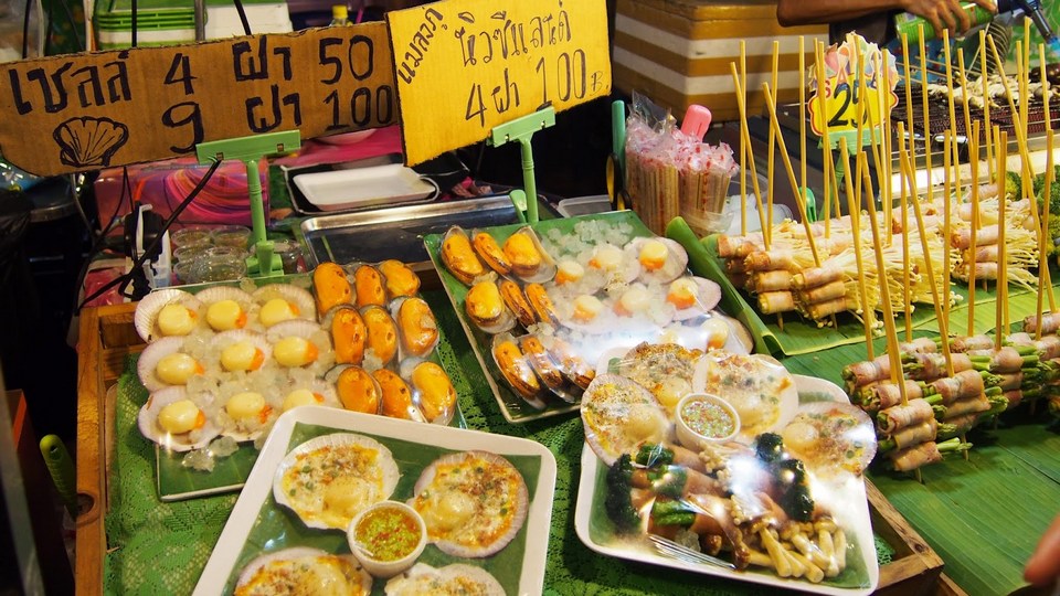 rot-fai-rachada-night market-bangkok5 Image by: top night market in bangkok blog.