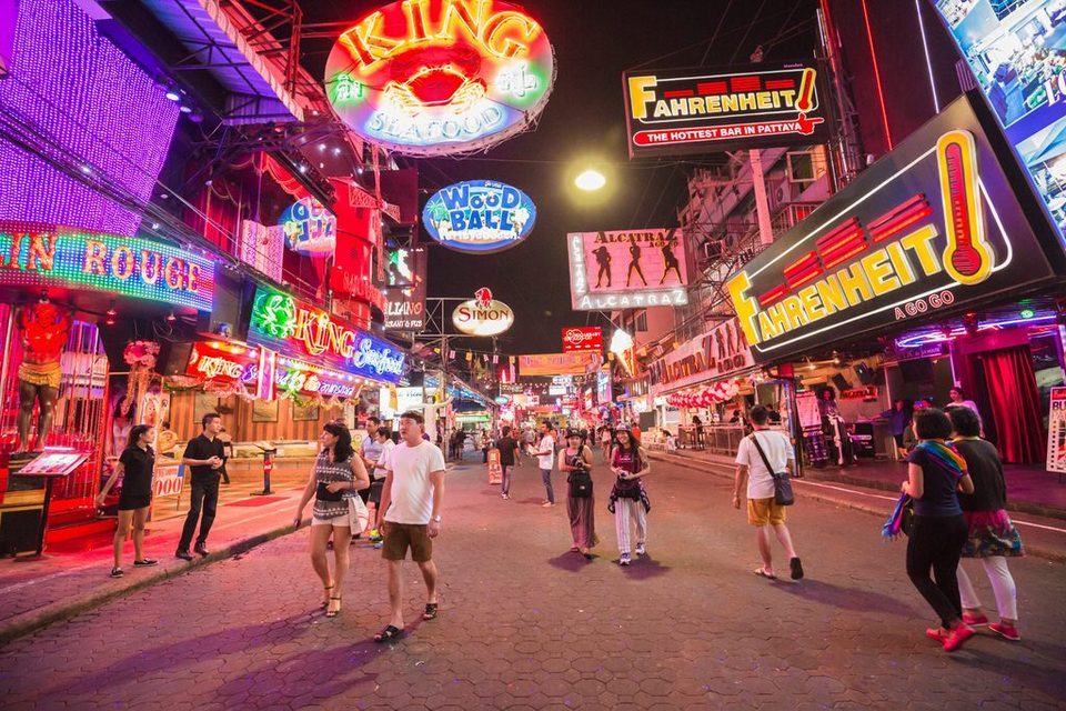 Walking Street-nightlife-pattaya-thailand3 Image by: what to do in pattaya at night blog.