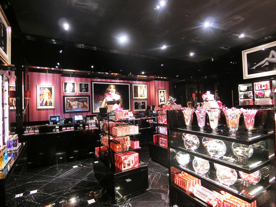 Mandarin Gallery1 Image by: orchard road singapore shopping blog.
