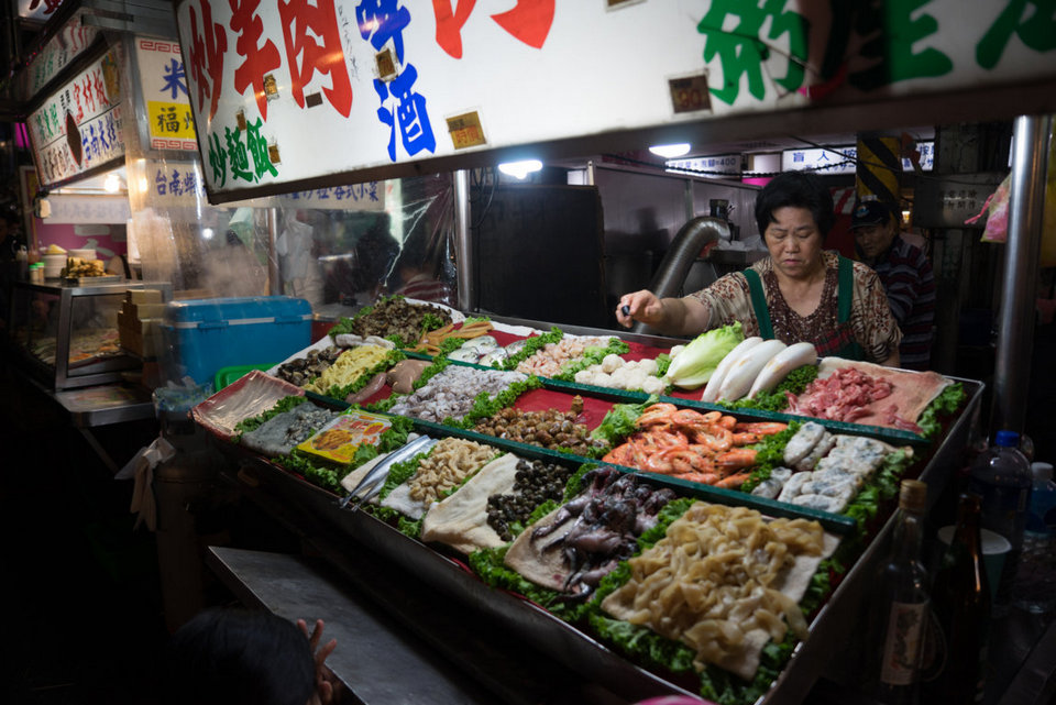 Street food in Zhongxiao Dunhua