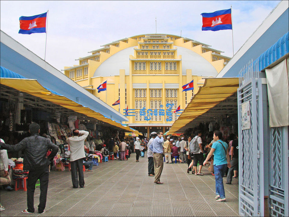 1200px-Le_marché_central_(Phnom-Penh)_(6847539946)