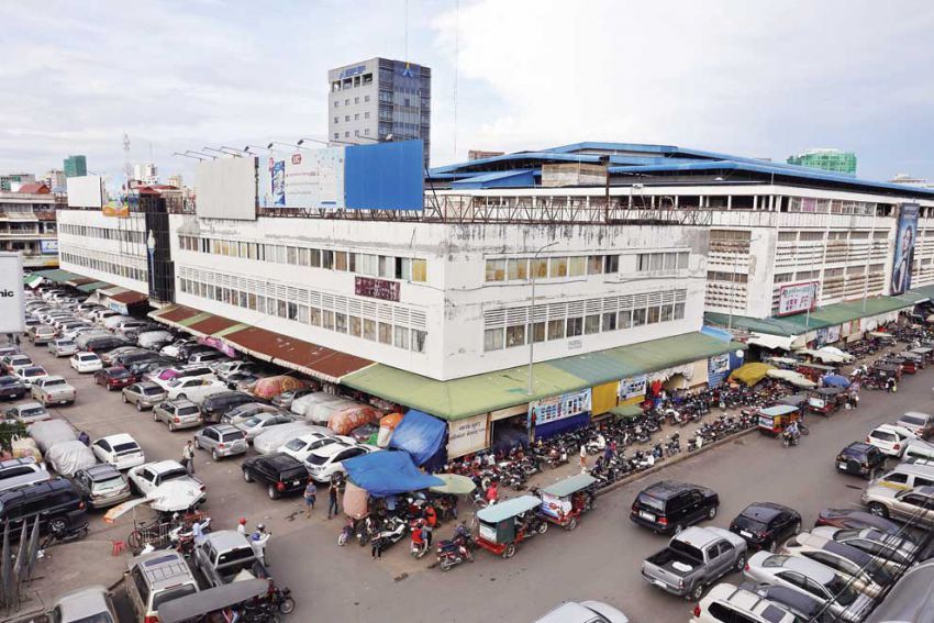 Teng Boonma leaves behind sprawling legacies, such as the current Olympic Market building pictured.