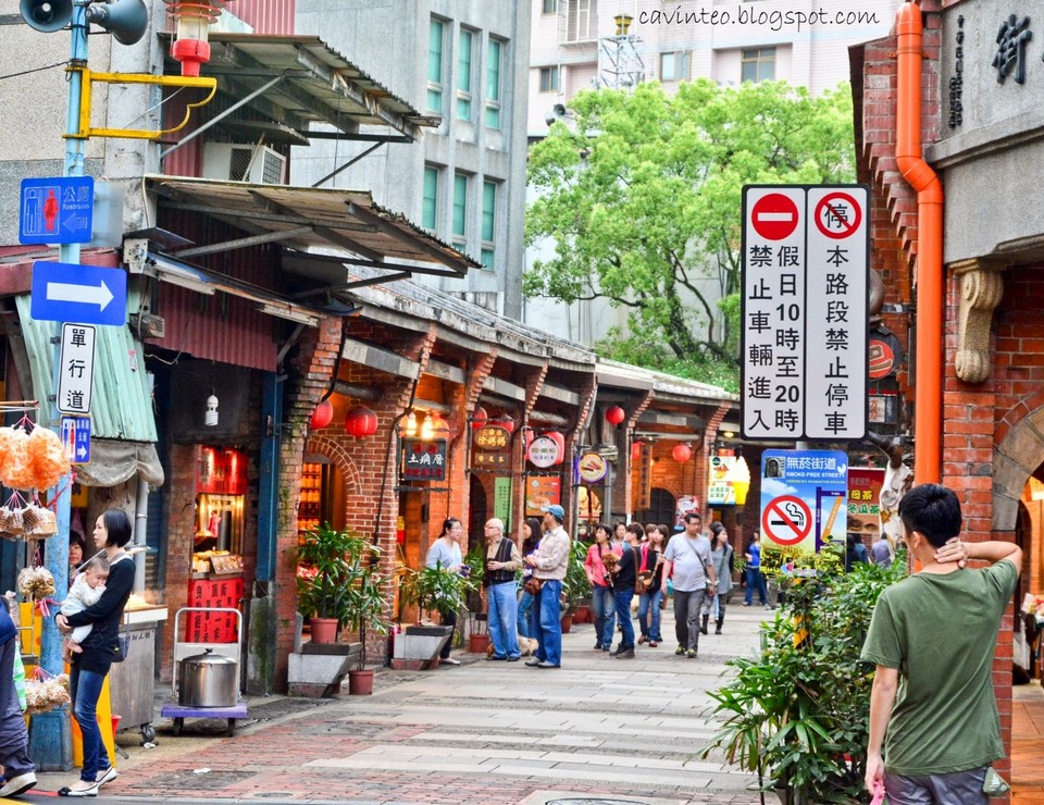 Shenkeng Old Street (深坑老街) - The Tofu Capital