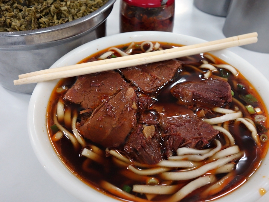 Taiwanese beef noodle soup taiwan must eat taiwan food blog must eat food in taiwan