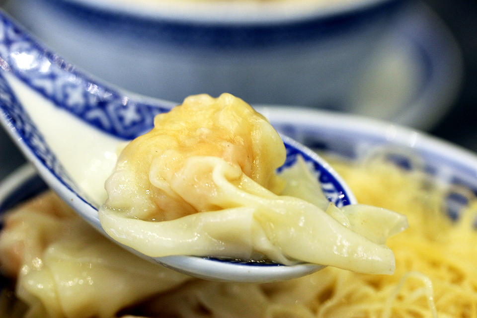 Wonton (Shrimp dumpling) with noodles Image by: must eat restaurants in hong kong blog.