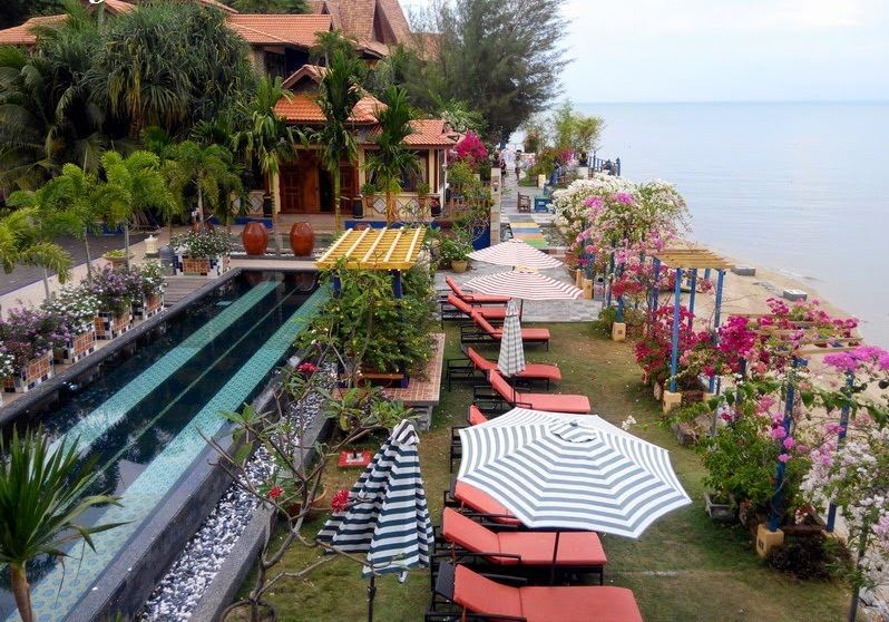 batu-feringhi-penang-malaysia10 best areas to stay in penang