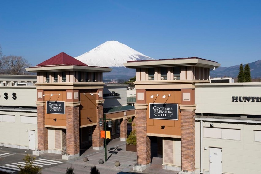 Gotemba Premium Outlets-fuji-japan Photo by: places to visit near mount fuji blog.