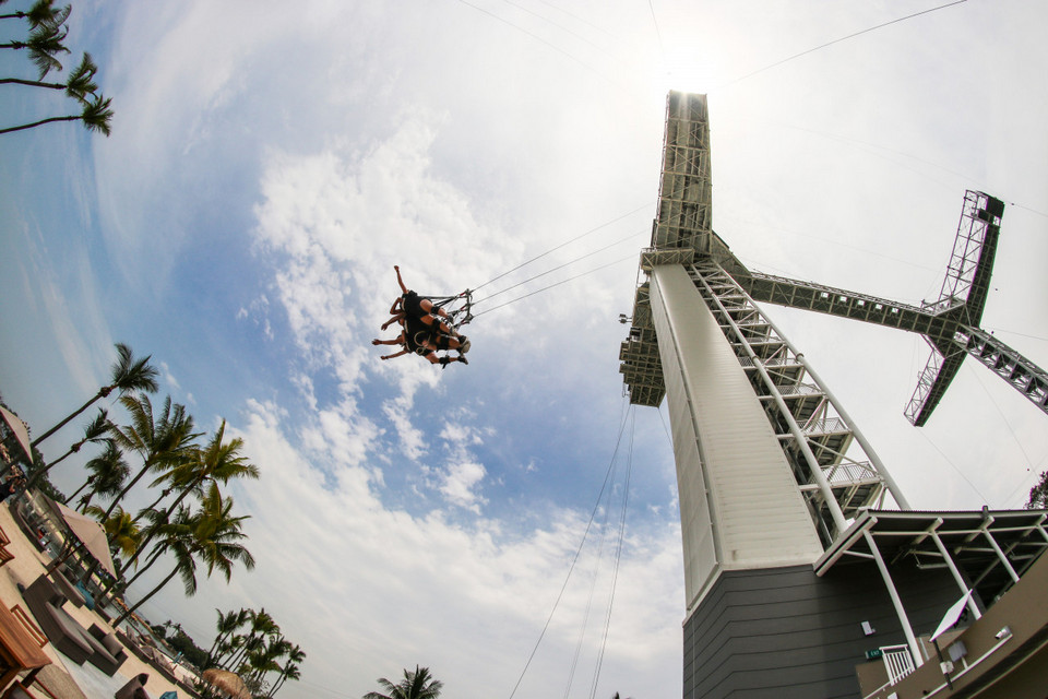 AJ Hackett Giant Swing -adventurous activities in Singapore9 adventure activities in singapore outdoor adventure singapore extreme activities singapore