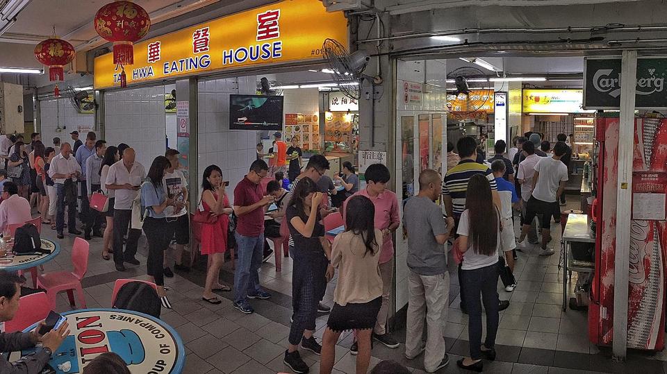 Queues at Hill Street Tai Hwa Pork Noodle, Hong Kong Soya Sauce Chicken Rice & Noodle after getting Michelin star
