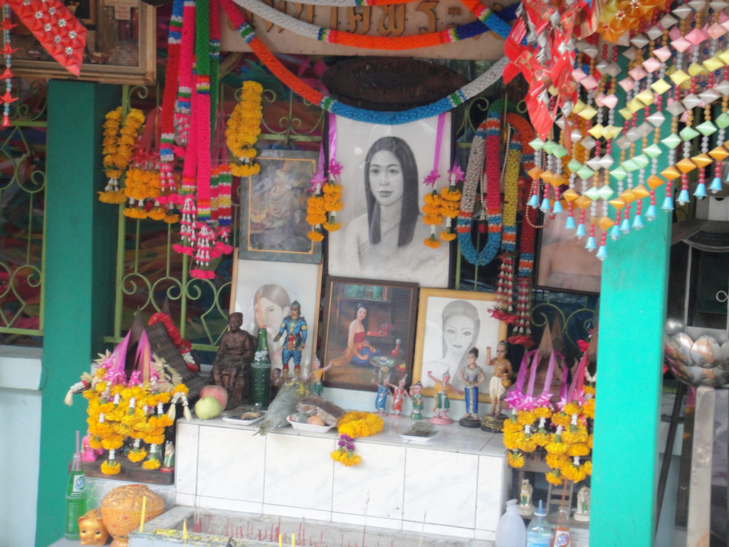 ghost of mae nak mae nak phra khanong mae nak shrine mae nak temple wat mahabut temple (2)