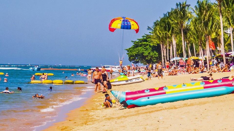 Jomtien-pattaya beach-thailand-best things to do in pattaya beaches5