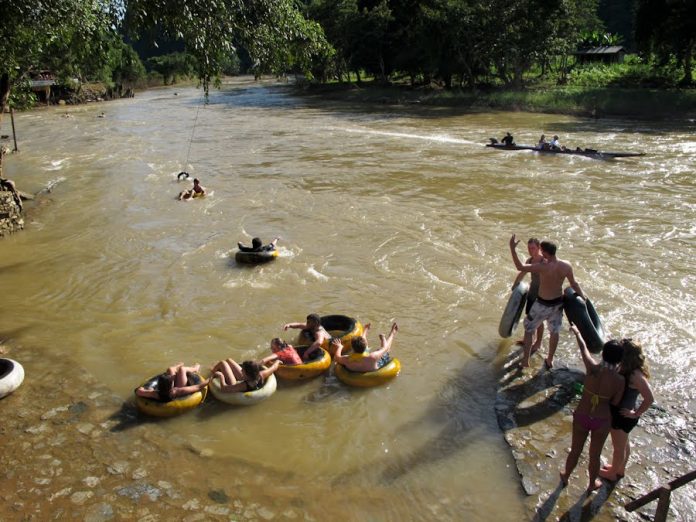 Vang Vieng river tubing — The fullest guide for tubing in Vang Vieng