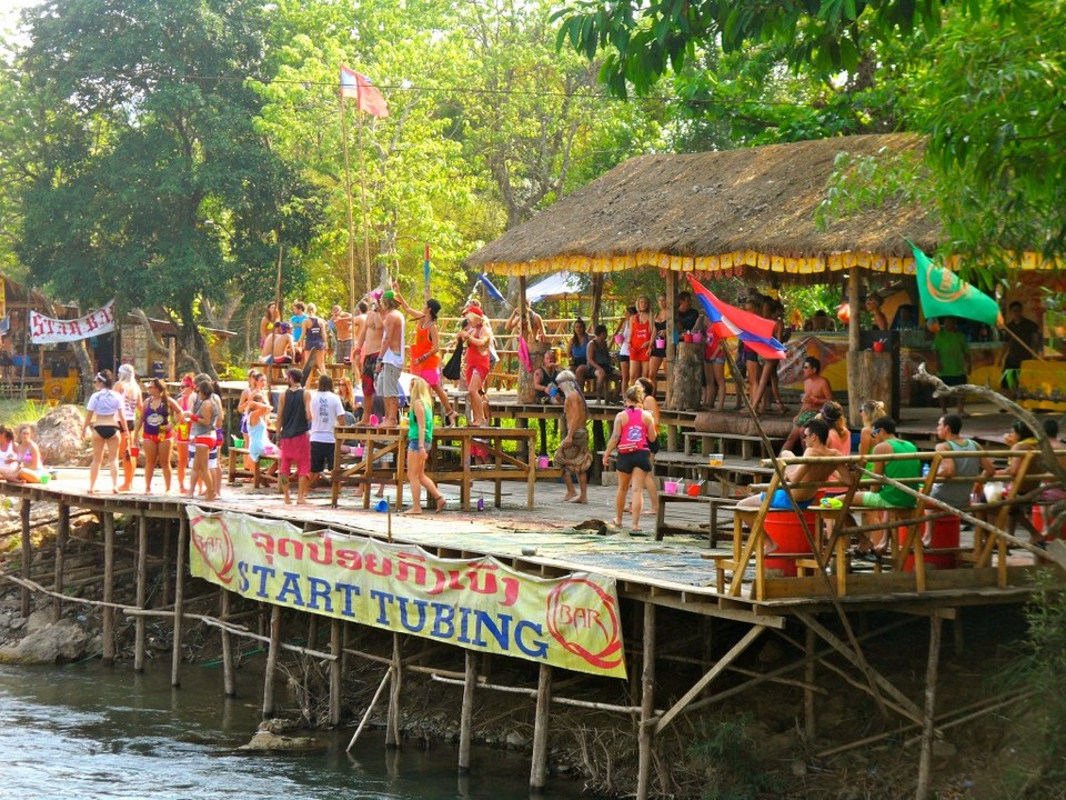 Tubing river in Vang Vieng tubing-vang-vieng-come and experience tubing game at vang vieng-laos6