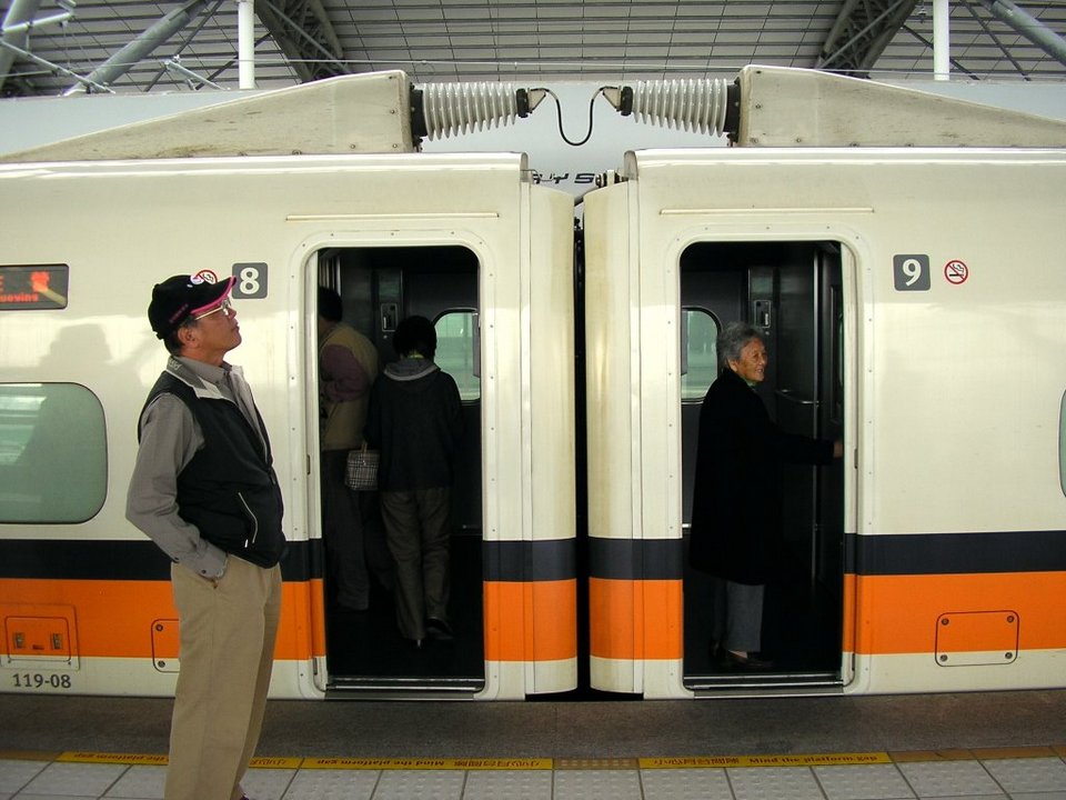 Transportation in Taiwan by HSR high speed train21
