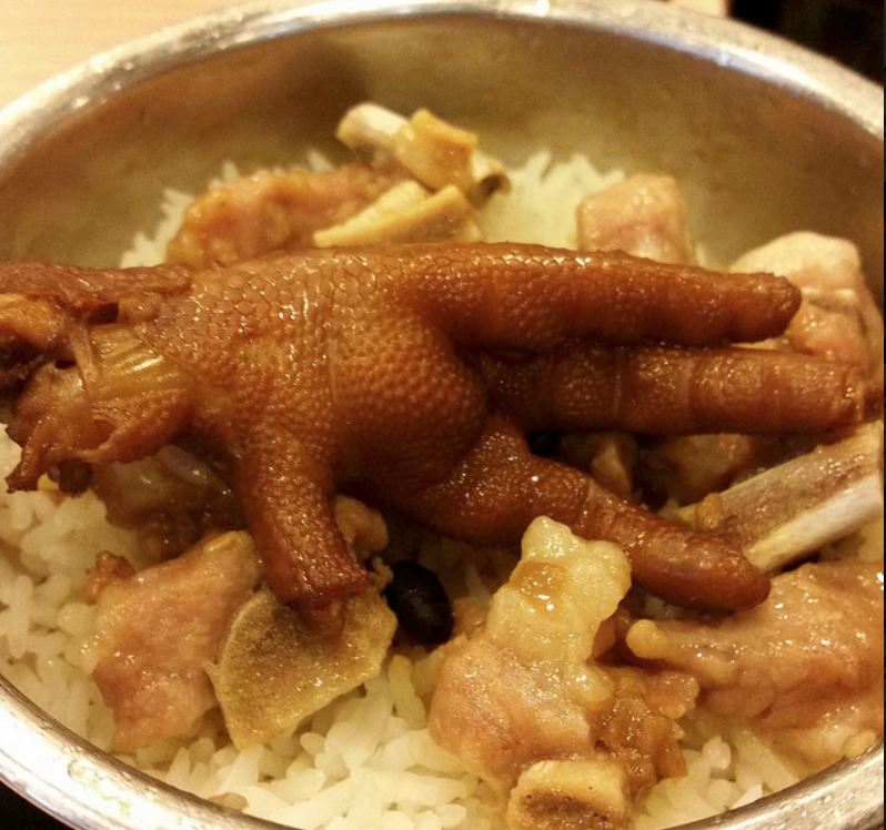 Steamed rice with chicken feet and spareribs 4