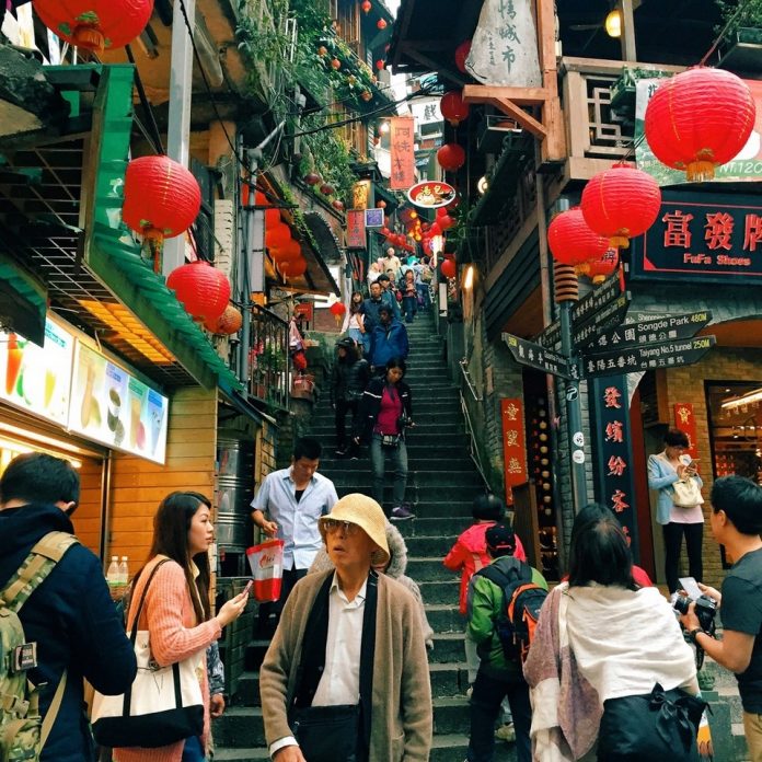 Jiufen Shifen day trip — How to visit Jiufen and Shifen in one day from ...