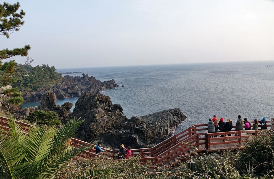 Jungmun Daepo Coast Jusangjeolli Cliff, Jeju Island, South Korea Stock Photo – 82935134