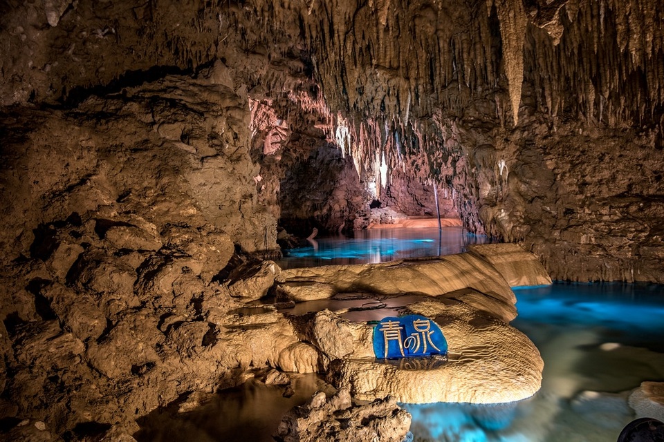 Gyokusendo Cave okinawa Credit image: Okinawa travel blog.