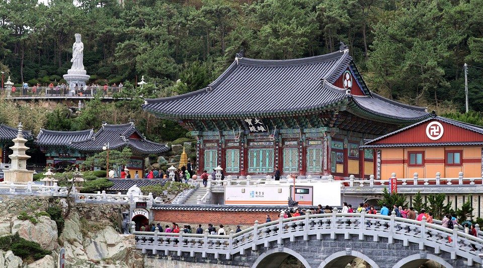 Haedong Yonggungsa temple Korea 12