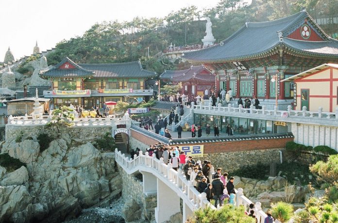 Haedong Yonggungsa Temple blog — Discover the oldest seaside temple in ...