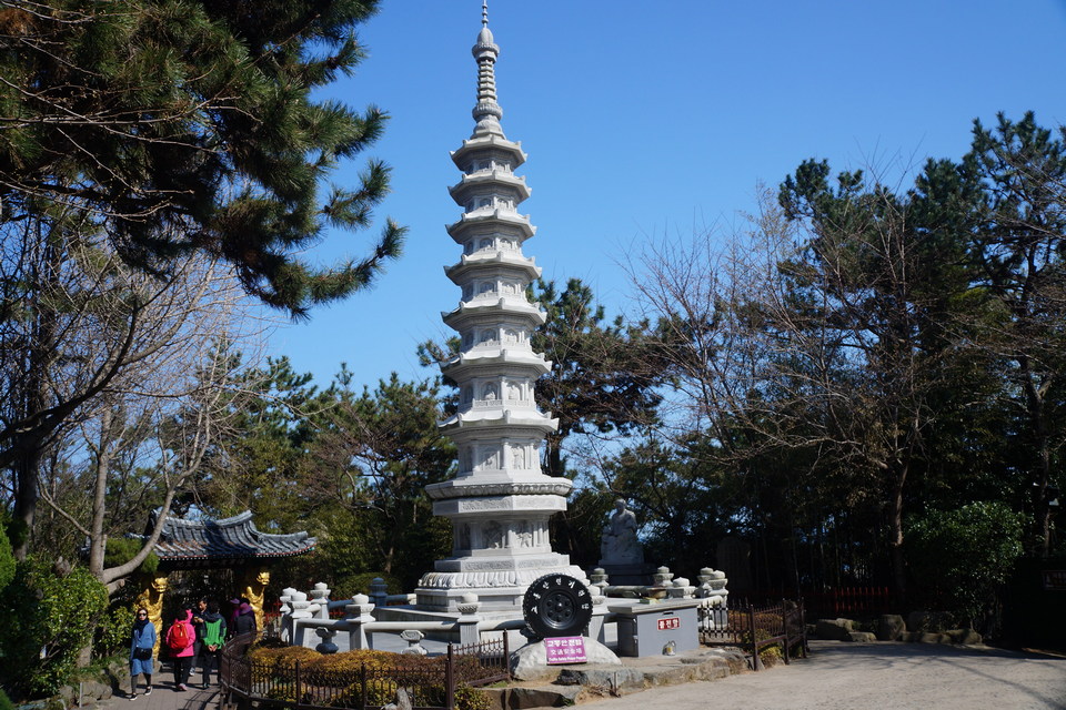 Haedong Yonggungsa temple Korea 