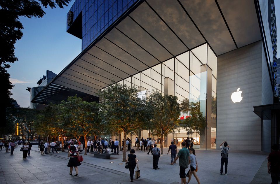 apple_singapore_orchard_road_120_foot_glass_exterior