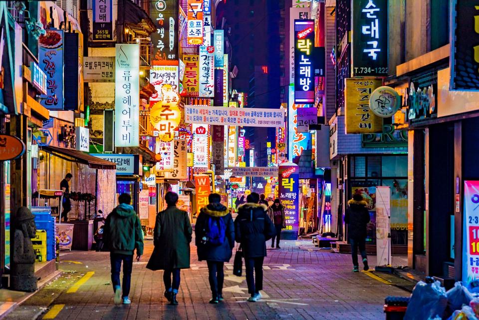 night-street-seoul-south-korea seoul travel blog seoul blog