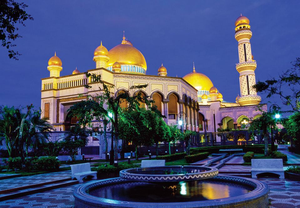 Jame Asr Hassanil Bolkiah Mosque interior